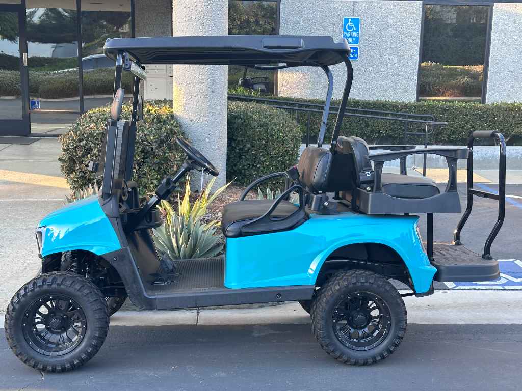 E-Z-GO RXV LIFTED APEX