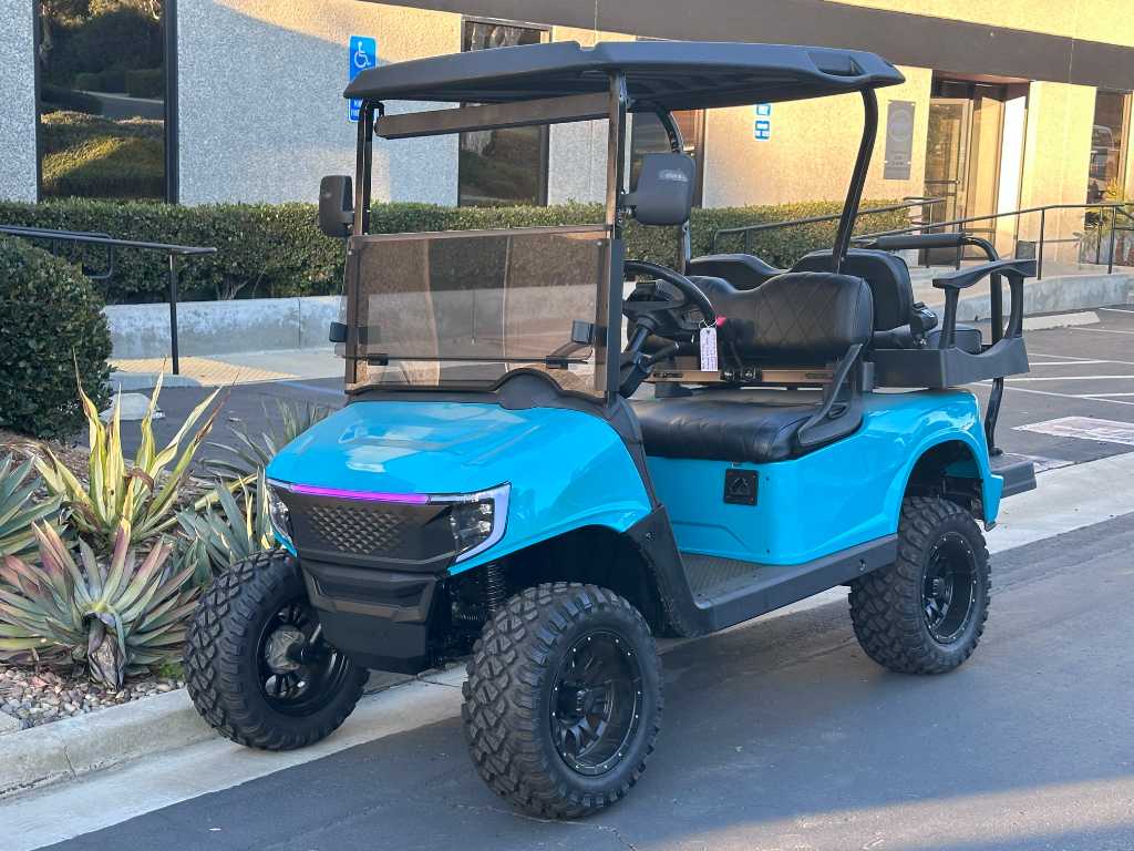 E-Z-GO RXV LIFTED APEX