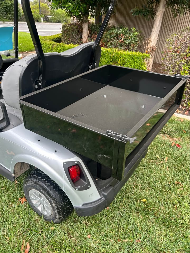 E-Z-GO RXV ELITE W/CARGO BOX