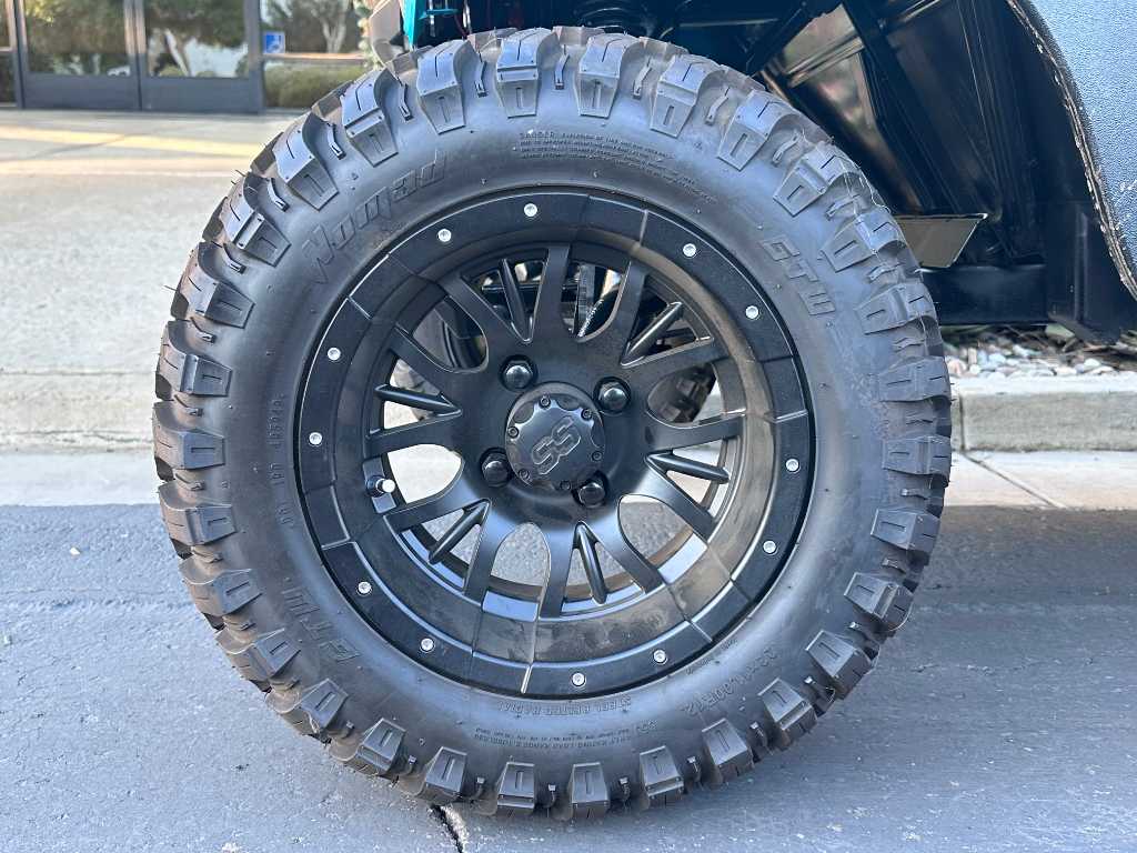 E-Z-GO RXV LIFTED APEX