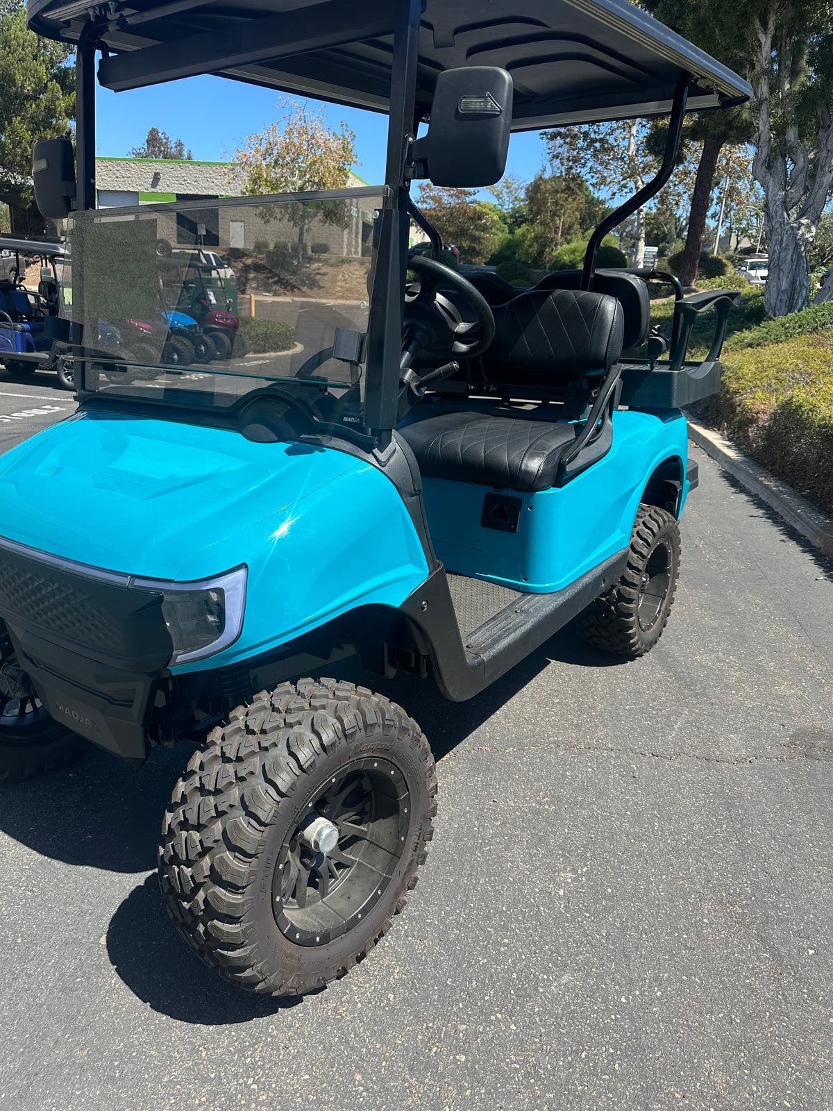 E-Z-GO RXV LIFTED APEX